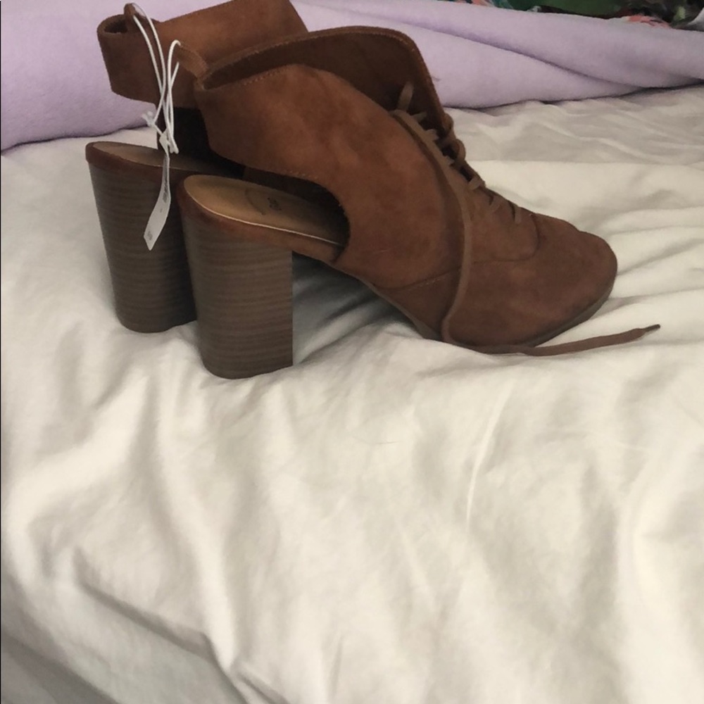 Shoes - Picture 2 of 2